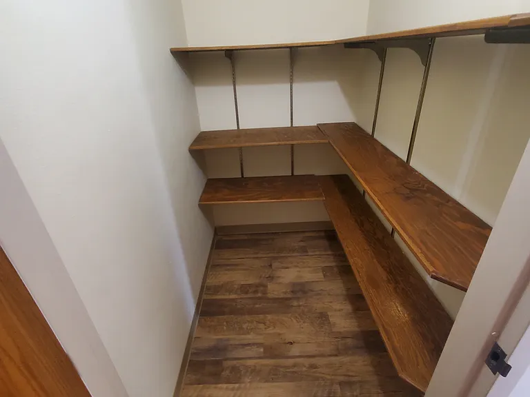 Tweeten Apartments — Photo 1