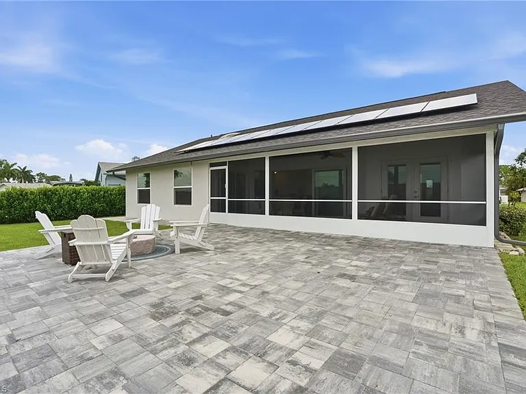 132 Bordeaux Cir — Photo 35