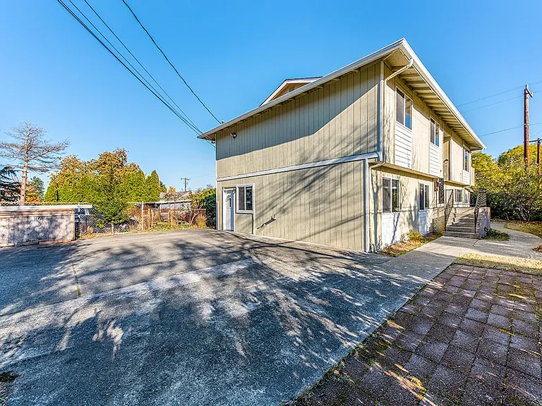 1103 Martin Luther King Jr Way — Photo 20