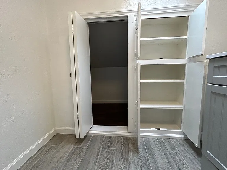 431 W 7th St — Photo 11