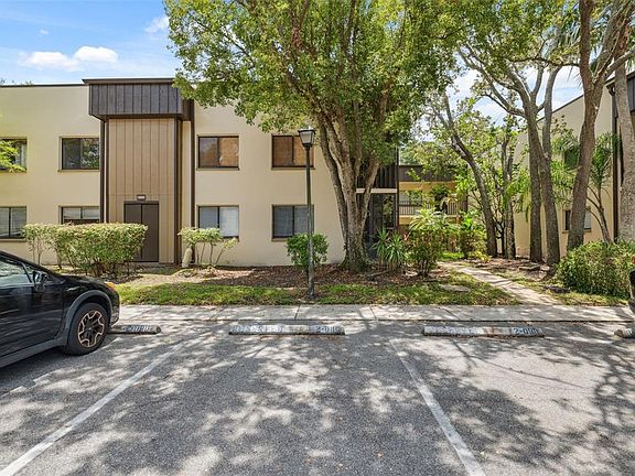 4th image of 11809 Raintree Lake Ln APT A