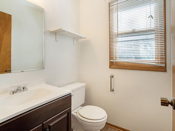 5th image of 3913 Madison Ave SE