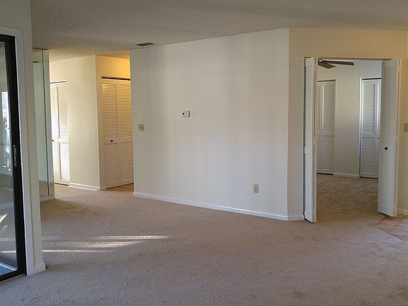 3rd image of 9 Lake Forest Pl