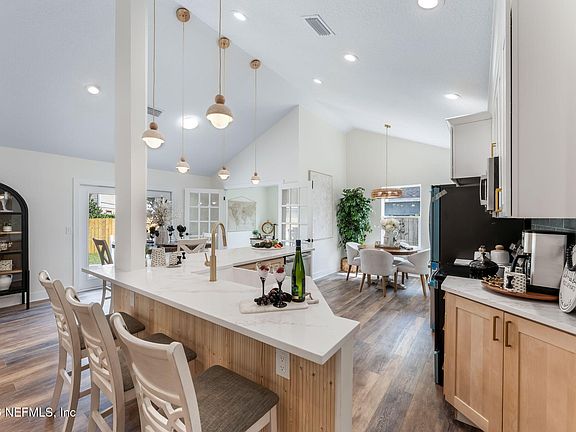 5th image of 3679 MANDARIN WOODS Drive N