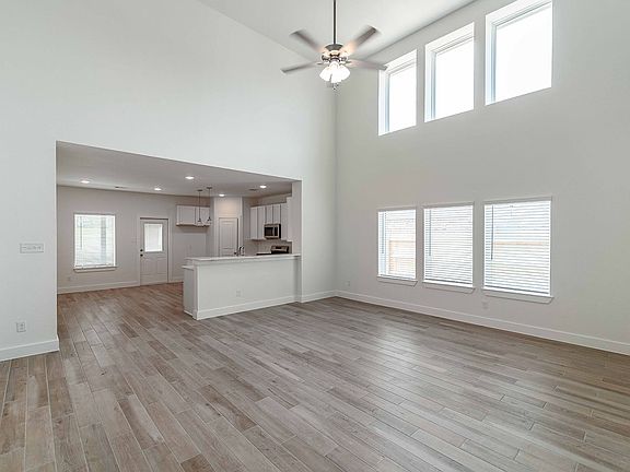 3rd image of 409 Twin Lakes Blvd