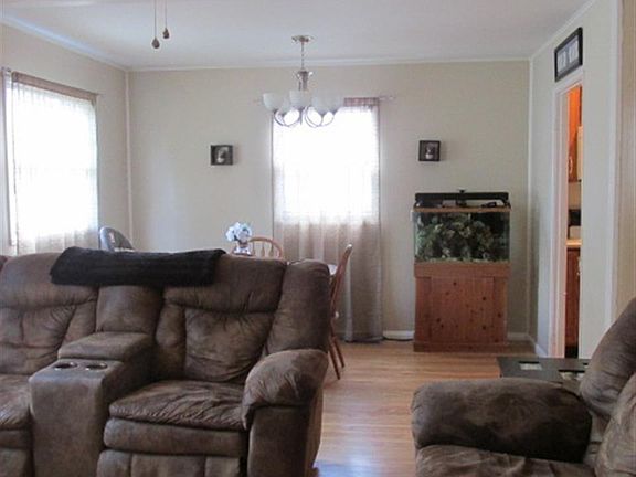 3rd image of 1616 Potomac Ave