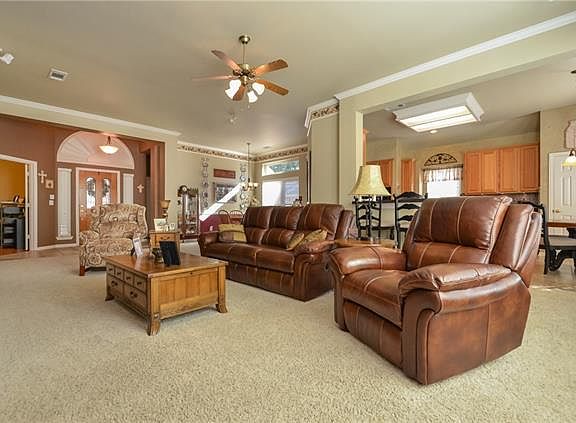 5th image of 3025 Oak Meadow Dr