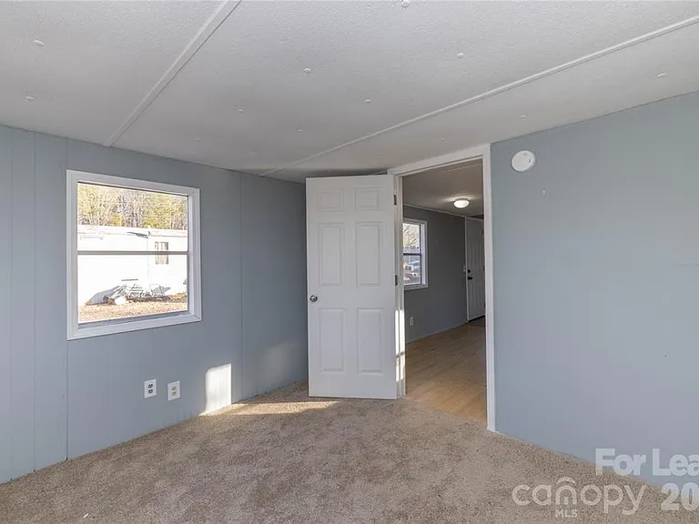 126 Poe Dr — Photo 12