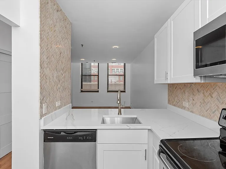 680 S Federal St #506 — Photo 5
