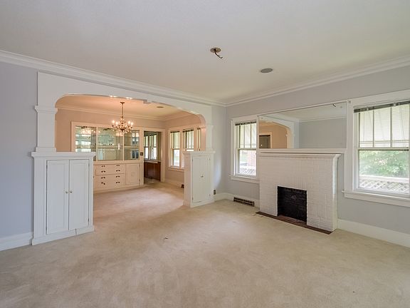 5th image of 836 Cottage Ave E