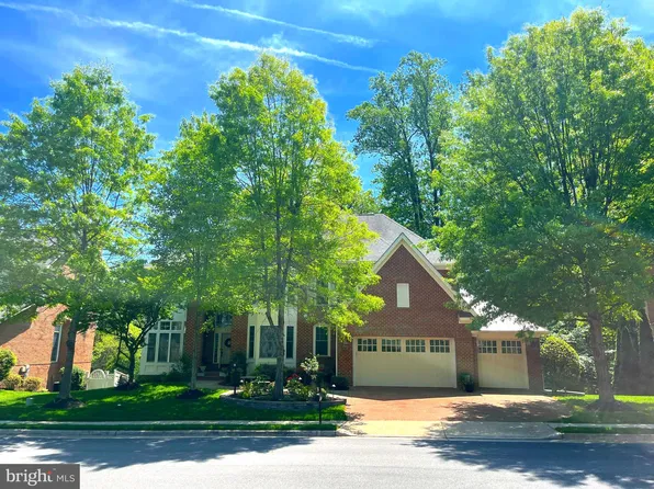 3528 Schuerman House Dr, Fairfax, VA 22031