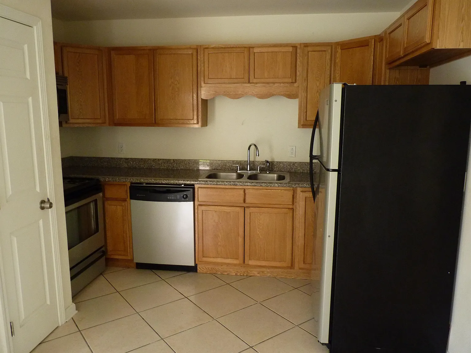 8505-7 Valor Dr - 8505 — Photo 2