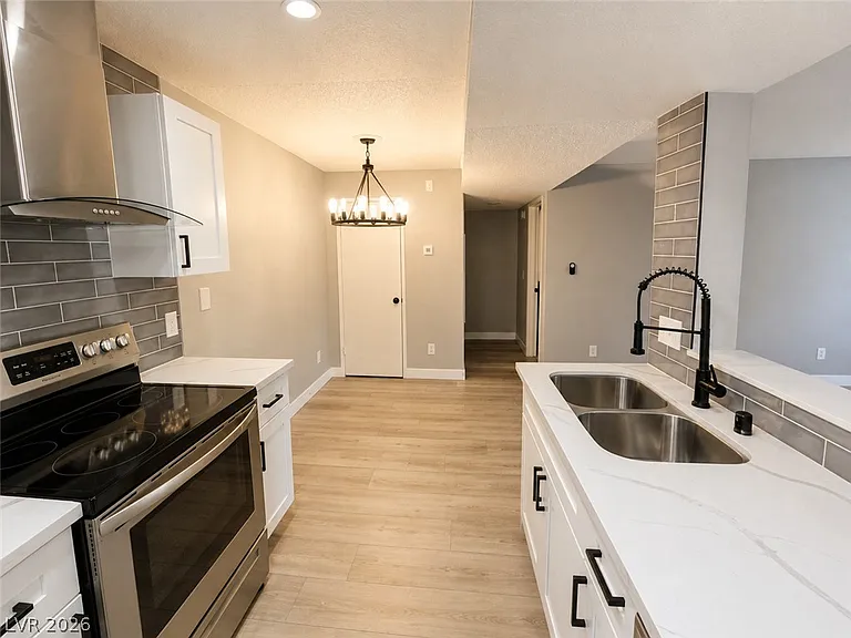 201 Mission Laguna Ln #201 — Photo 11