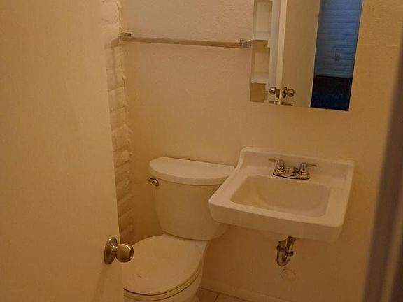3rd image of 13961 S Berwick Rd #1