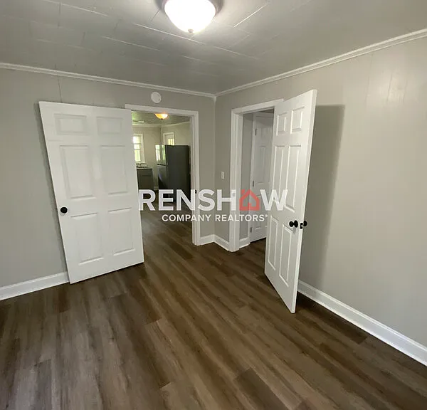 150 N Poplar St — Photo 8