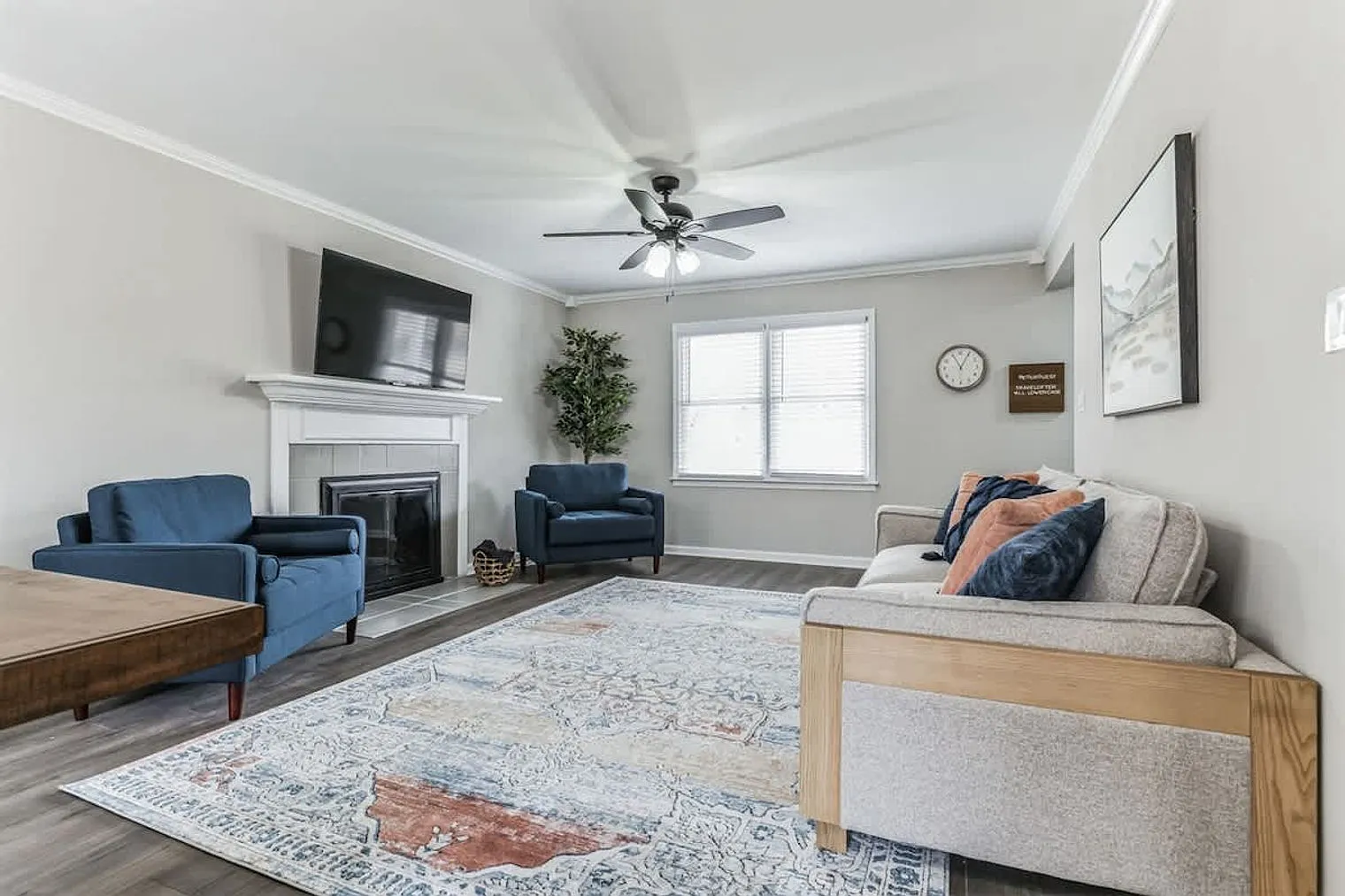 3 bed, 2.0 bath, 2497 sqft, $9,514 — Photo 3