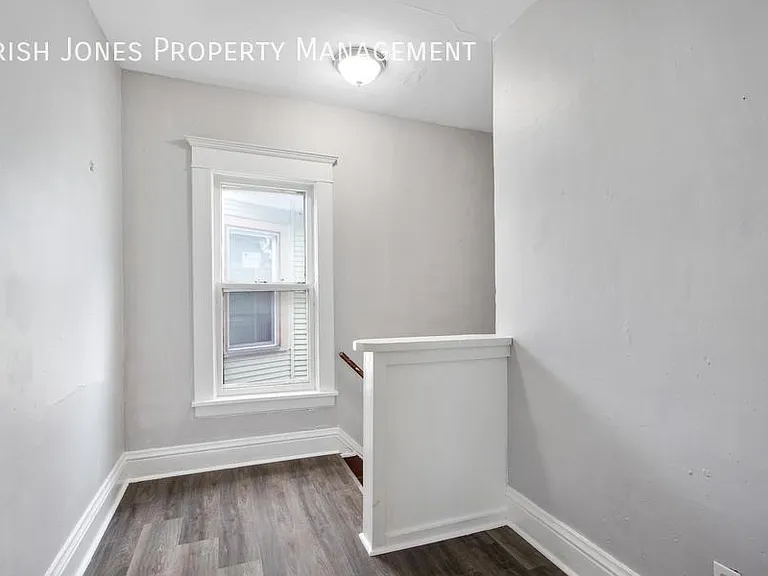 1899 Seneca St #2 — Photo 16