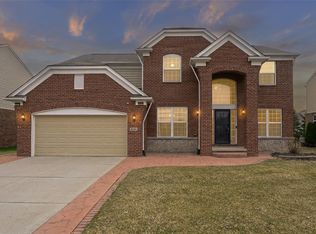 49184 Gracechurch Rd, Macomb, MI 48044