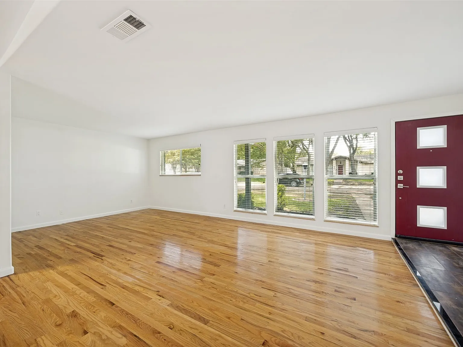 3 bed, 2.0 bath, 1494 sqft, $2,750 — Photo 2