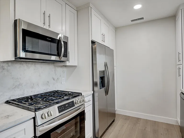 811 Buena Vis #9 — Photo 13
