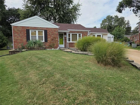 10227 Burdeau Ln, Saint Louis, MO 63114