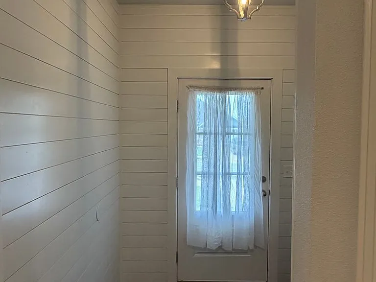 2307 Brook Ln — Photo 2