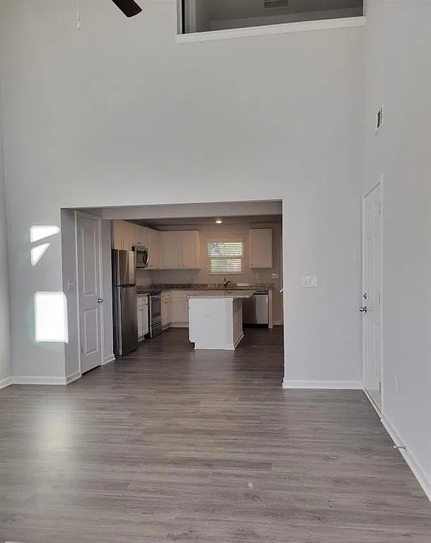 4 bed, 3.0 bath, 1916 sqft, $2,750 — Photo 3