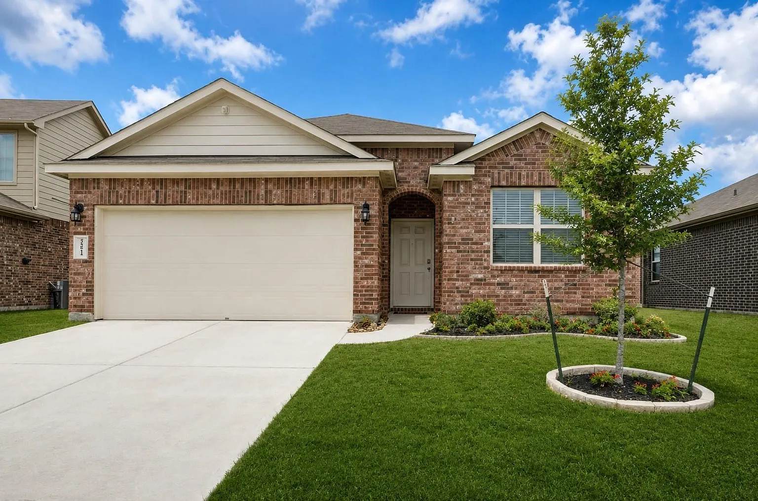 3 bed, 2.0 bath, 1659 sqft, $2,000 — Photo 2