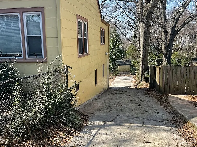 55 Clifton St SE — Photo 3
