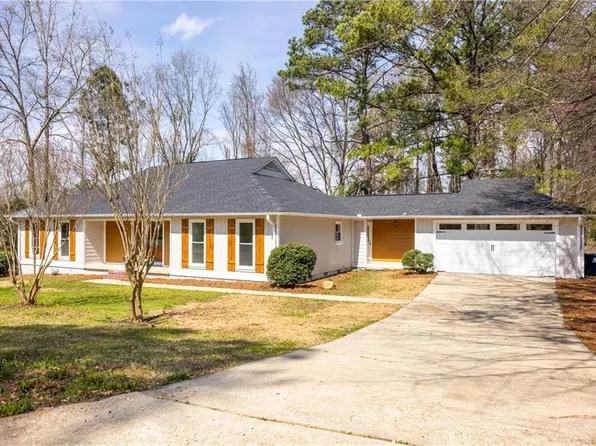 520 Cedarbrook Dr, Auburn, AL 36830