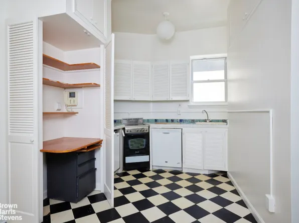 4 East 82nd Street 3R image 2 of 4
