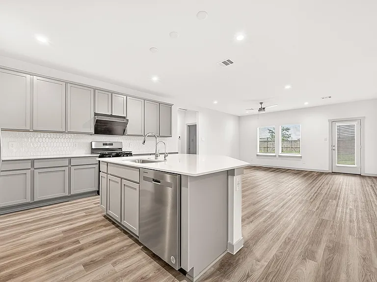 1107 Lakes Edge Ln — Photo 16
