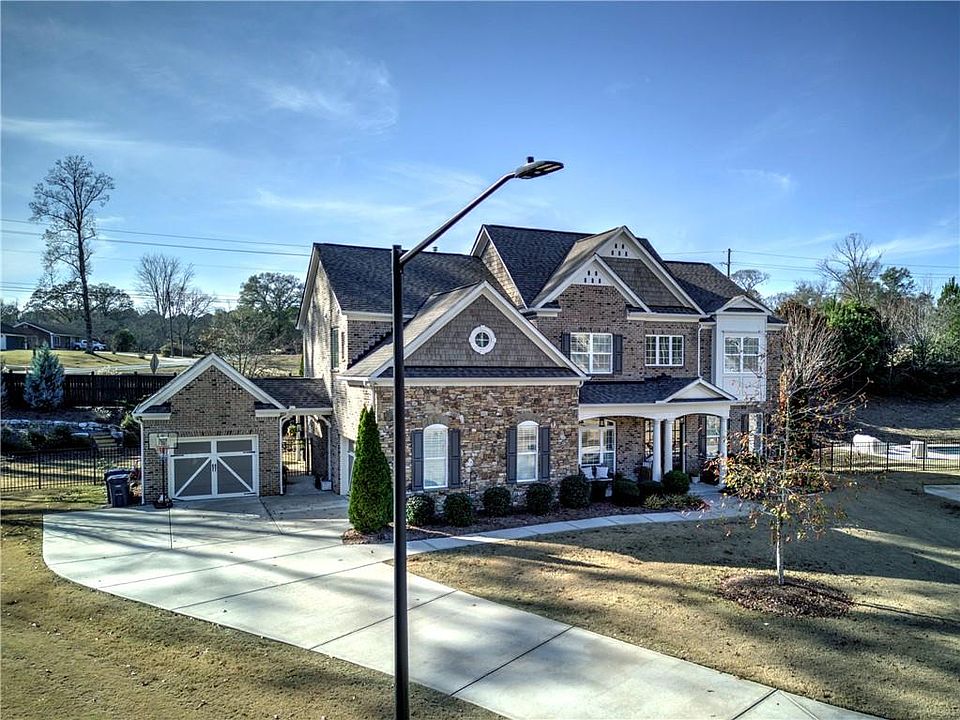 1st image of 4162 Speyside Pl NW