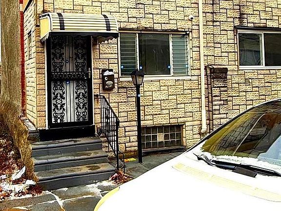 2nd image of 1922 Auth St