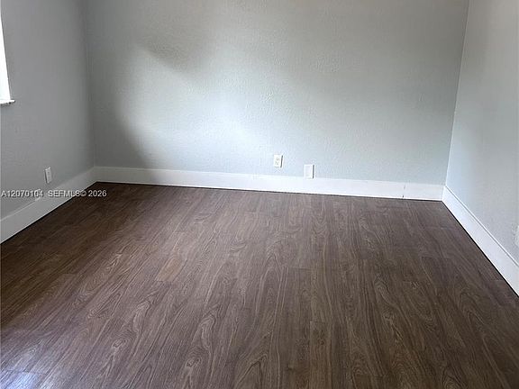 4th image of 2181 Catherine Dr APT 2