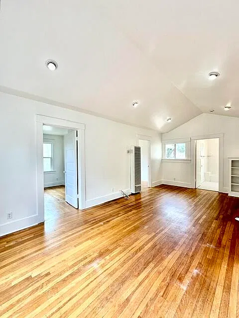 2 bed, 1.0 bath, 830 sqft, $4,450 — Photo 3