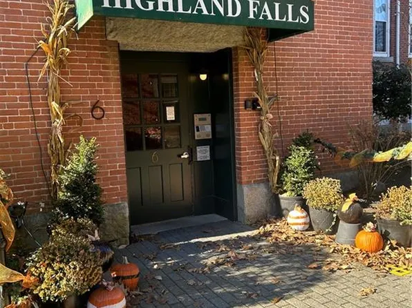 2 School St #207, Lincoln, RI 02865