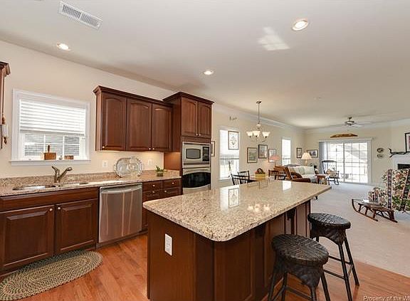 5th image of 4052 Kings Oak Ln