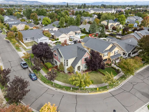 1134 Steamboat Dr, Central Pt, OR 97502