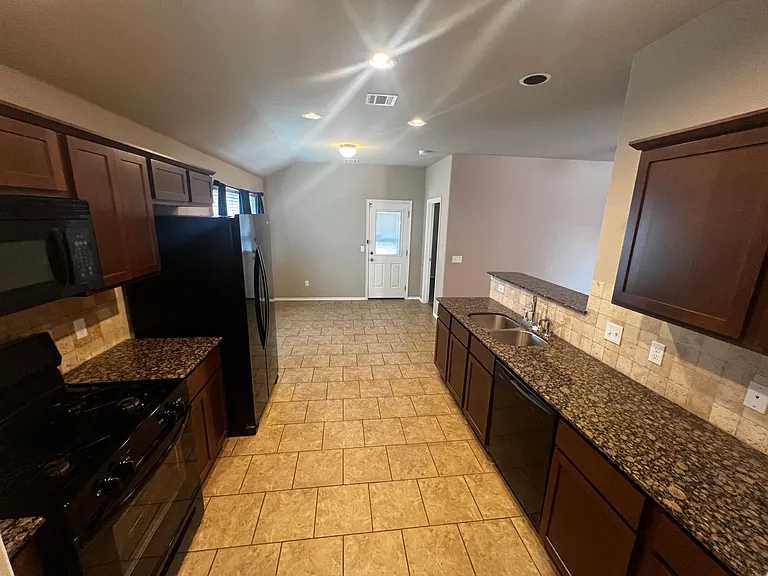 2921 Thompson Farm Ln — Photo 8