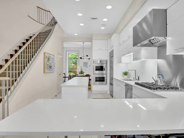 113 East 19th Street image 5 of 12