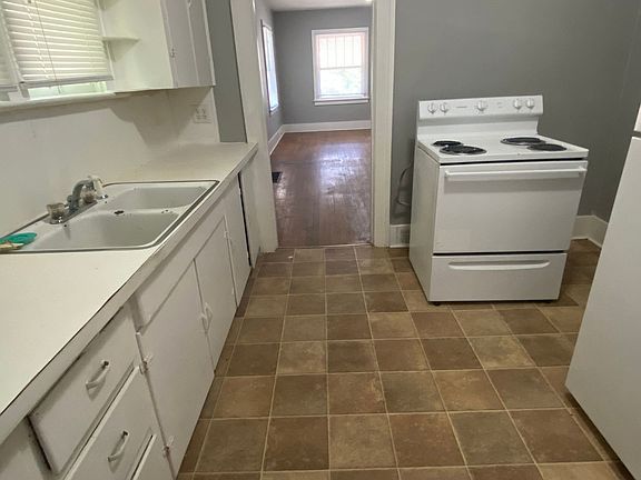 2nd image of 811 S Sprigg St