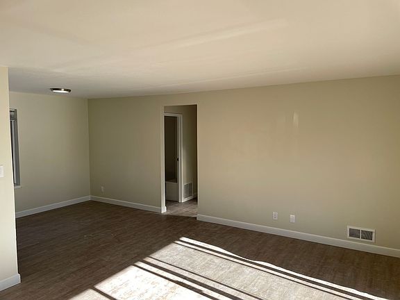 2nd image of 400 Richmond Dr #6