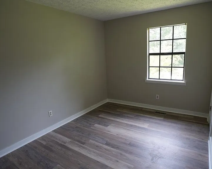 922 Henry Ct SW — Photo 18
