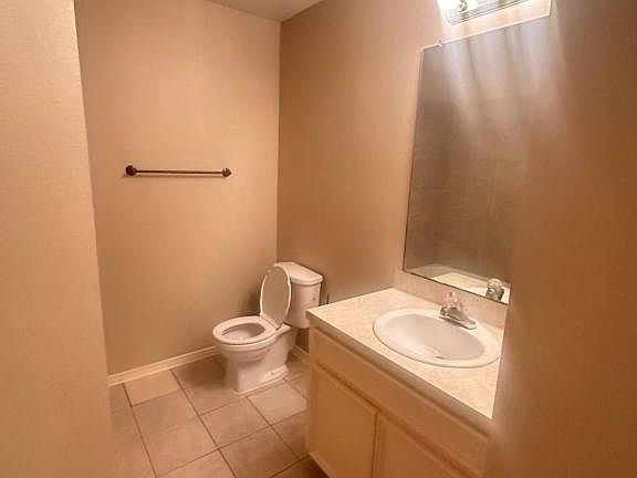 5th image of 4650 Phlox St Unit B