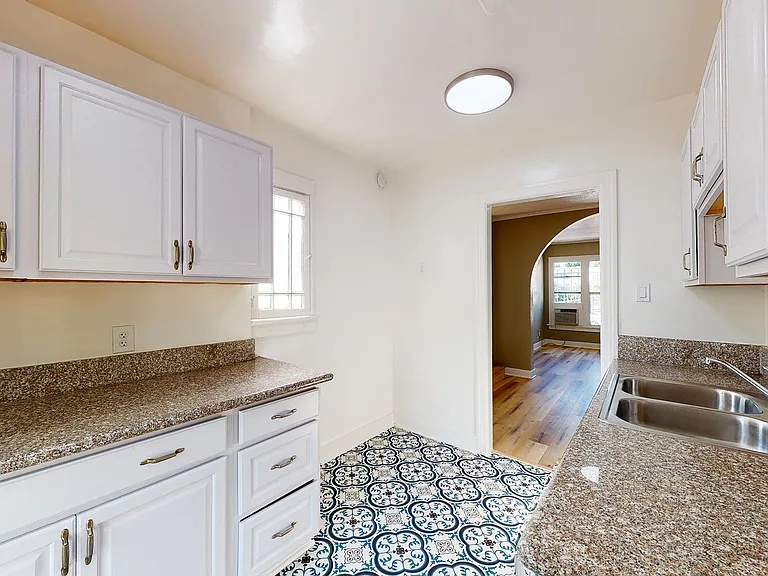 1532 Scott Ave — Photo 13