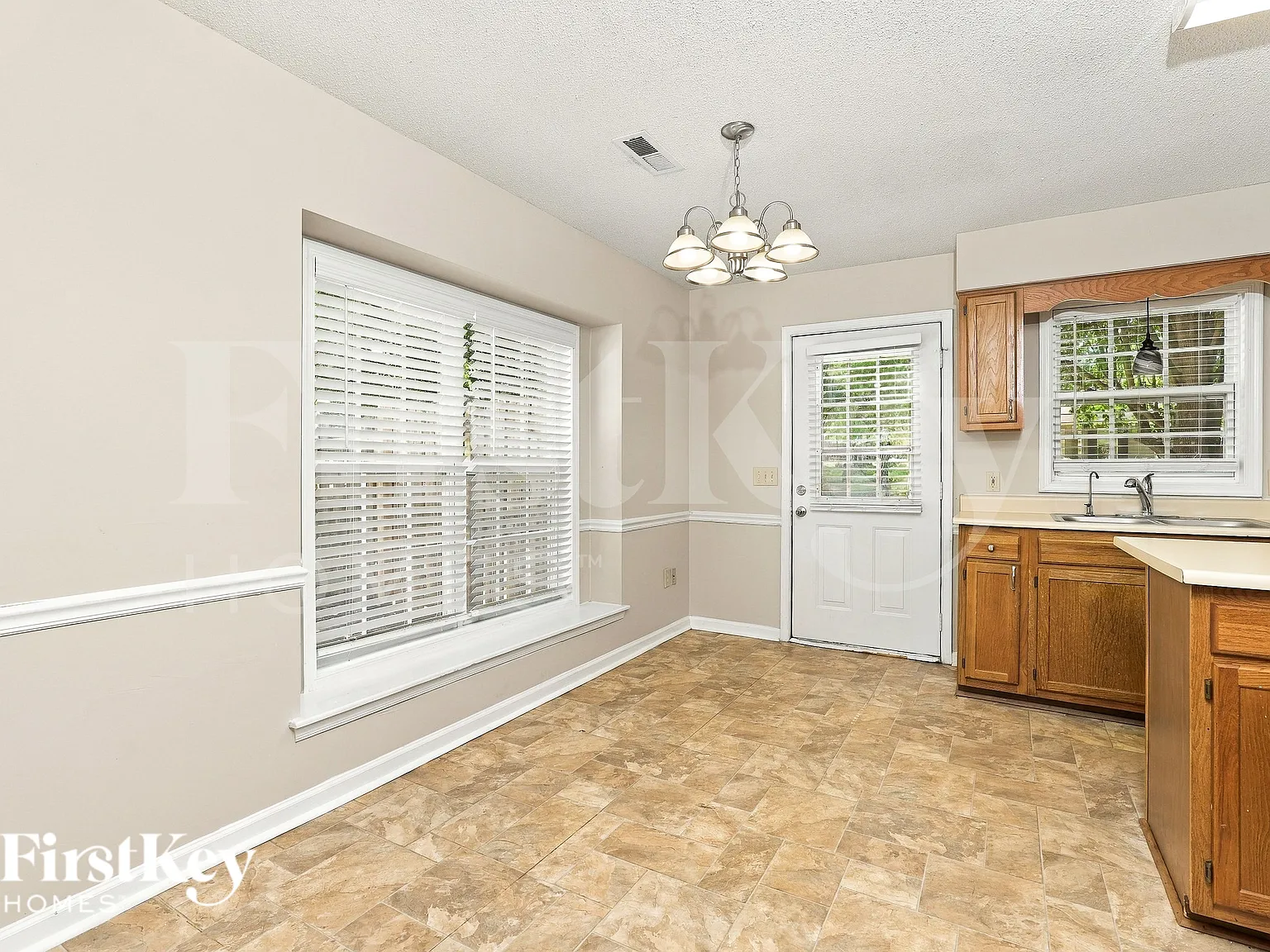 3 bed, 2.0 bath, 2016 sqft, $2,345 — Photo 4