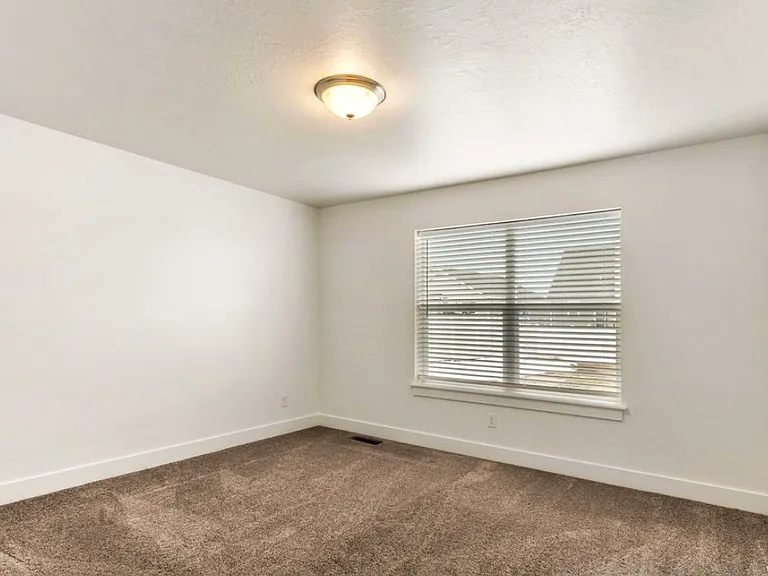849 N 210 W — Photo 21