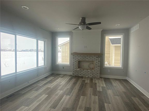 2nd image of 620 Sunset Dr SE