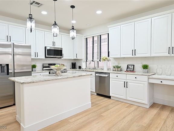 3rd image of 10242 Largo Sassetta Ct